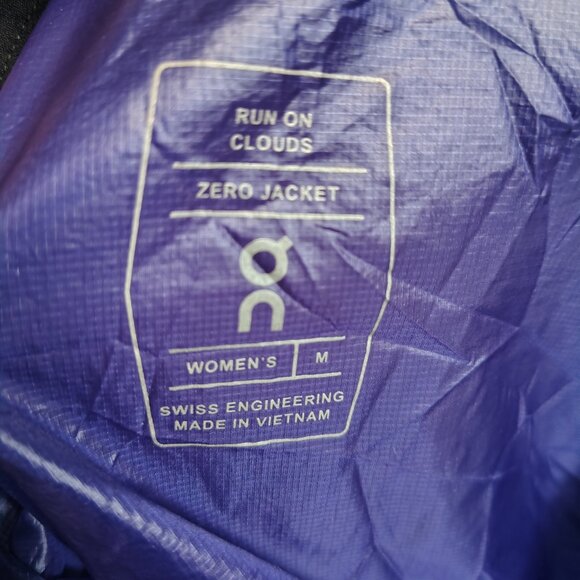 On Running Zero Jacket Womens Size Medium Purple Black Waterproof Windbreaker - Picture 5 of 11